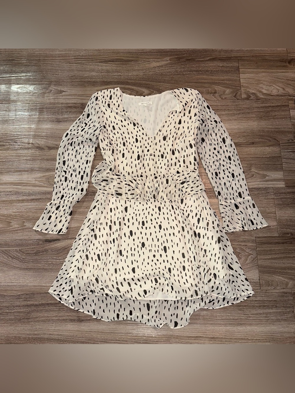 Avec Les Filles Cream and Black Printed Long Sleeve Dress